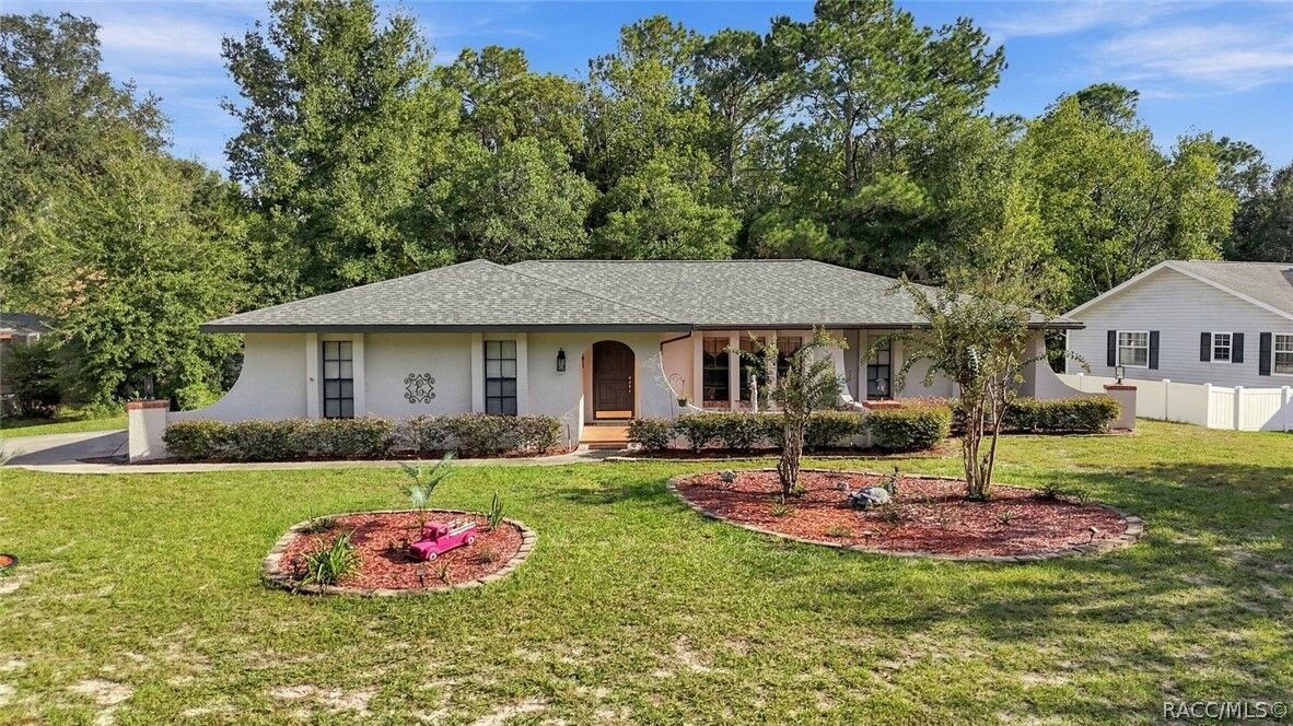 Property Photo:  5 Mangrove Court S  FL 34446 