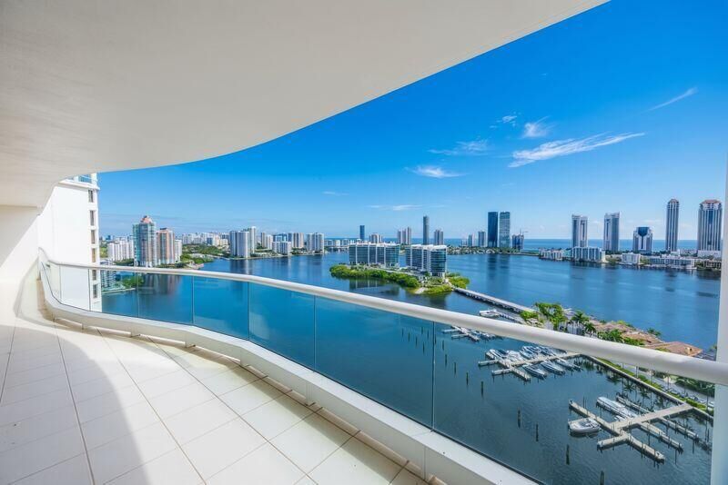 Property Photo: 7000 Island Boulevard 2905 FL 33160