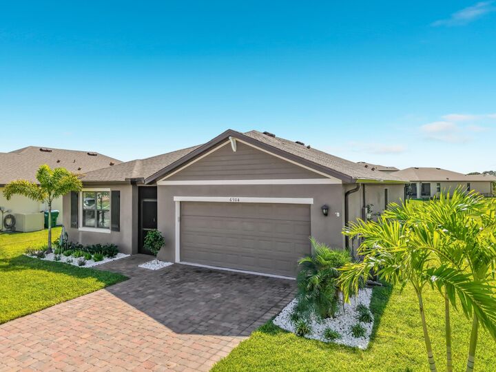 Property Photo:  6904 Topaz Drive  FL 32949 
