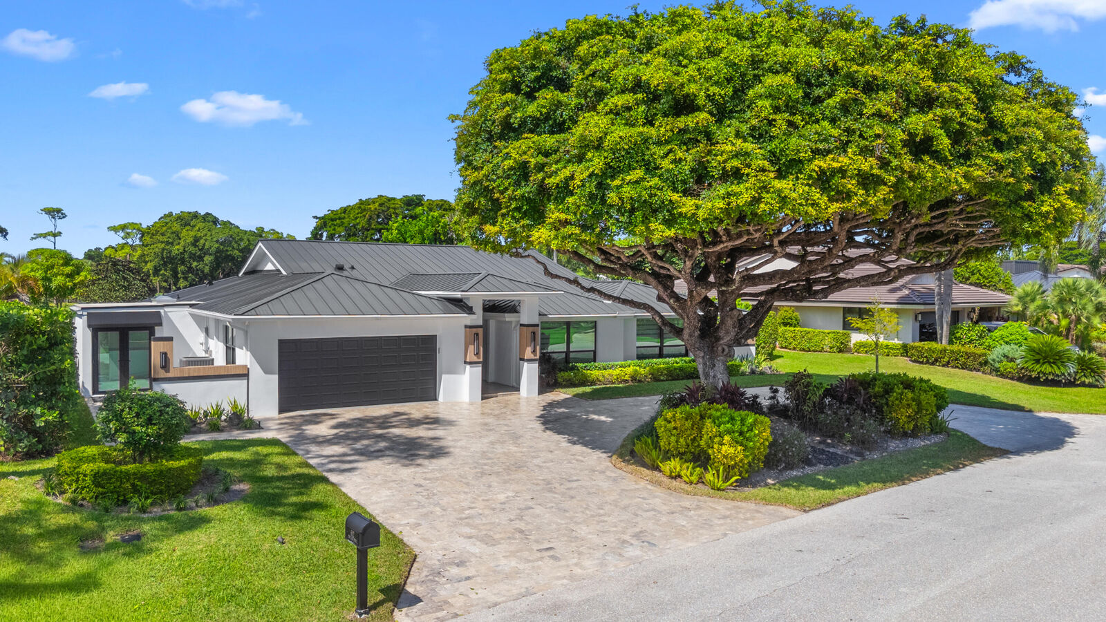 Property Photo:  612 Pine Lake Drive  FL 33445 