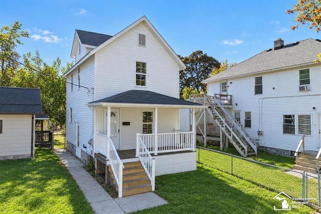 Property Photo:  902 E 8th Street  MI 48161 