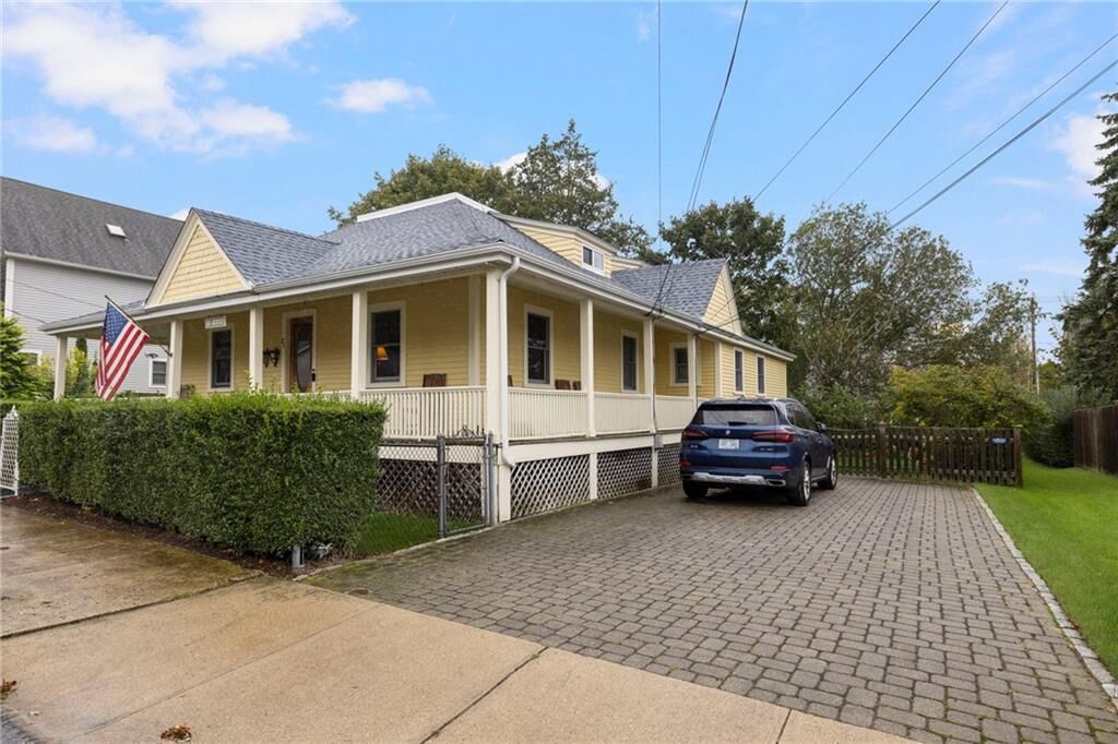 Property Photo: 21 Vaughan Avenue 2 RI 02840