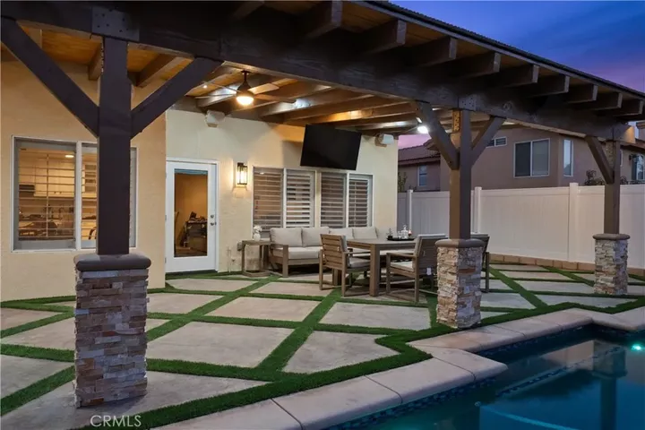 Property Photo:  32491 The Old Road  CA 91384 