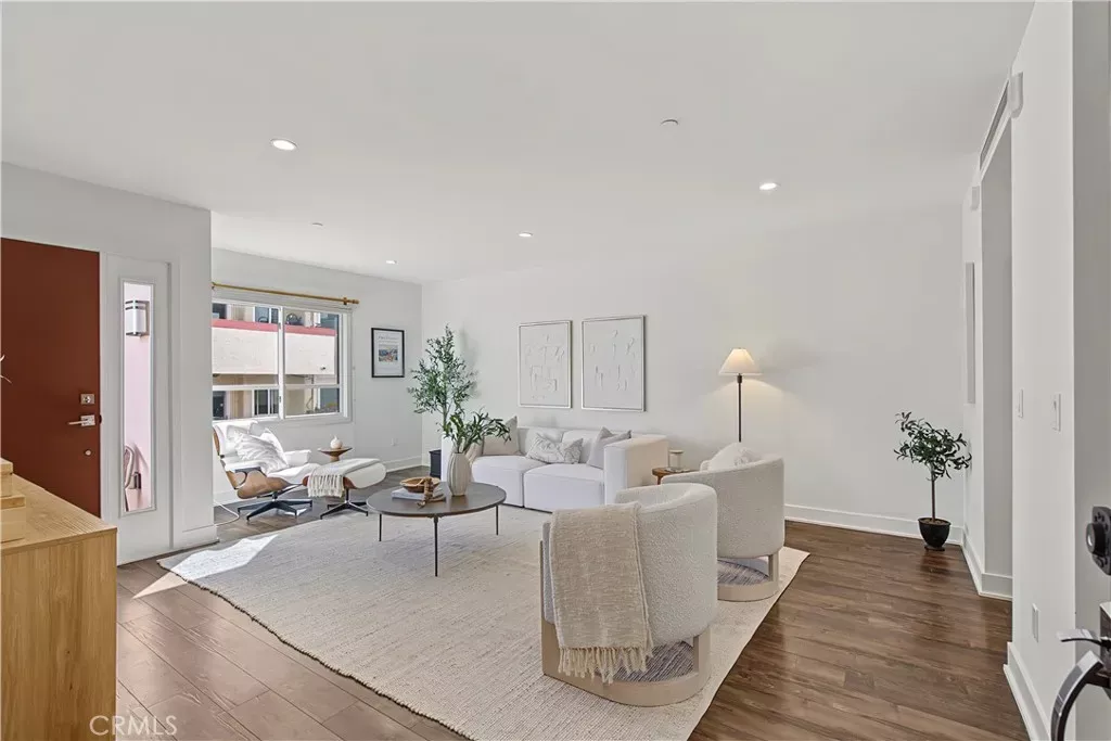 Property Photo:  2428 E Del Mar Unit 206  CA 91107 