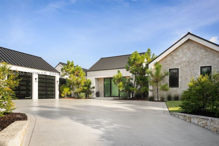 Property Photo: 6973 SW 151st St FL 33158