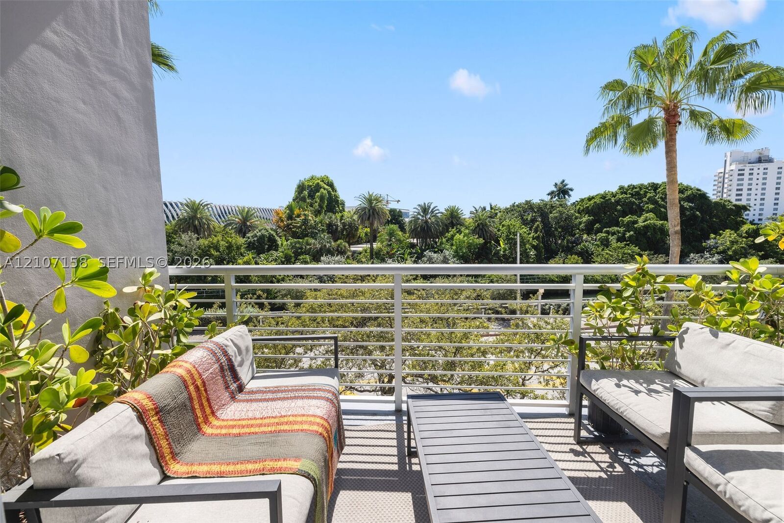 Property Photo:  2001 Meridian Ave 418  FL 33139 