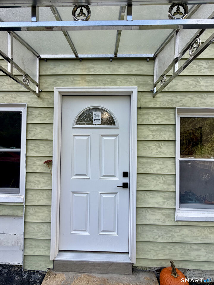 Property Photo:  57 Hoyt Street  CT 06840 