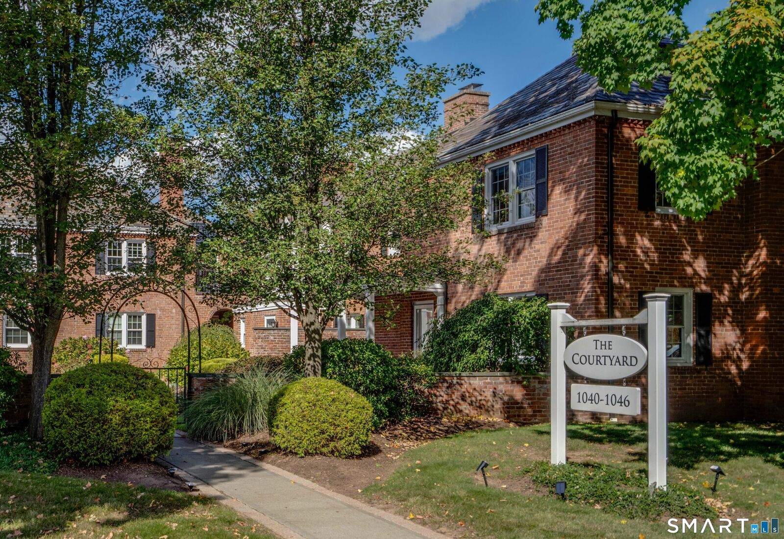 Property Photo:  1040 Farmington Avenue 1040  CT 06107 