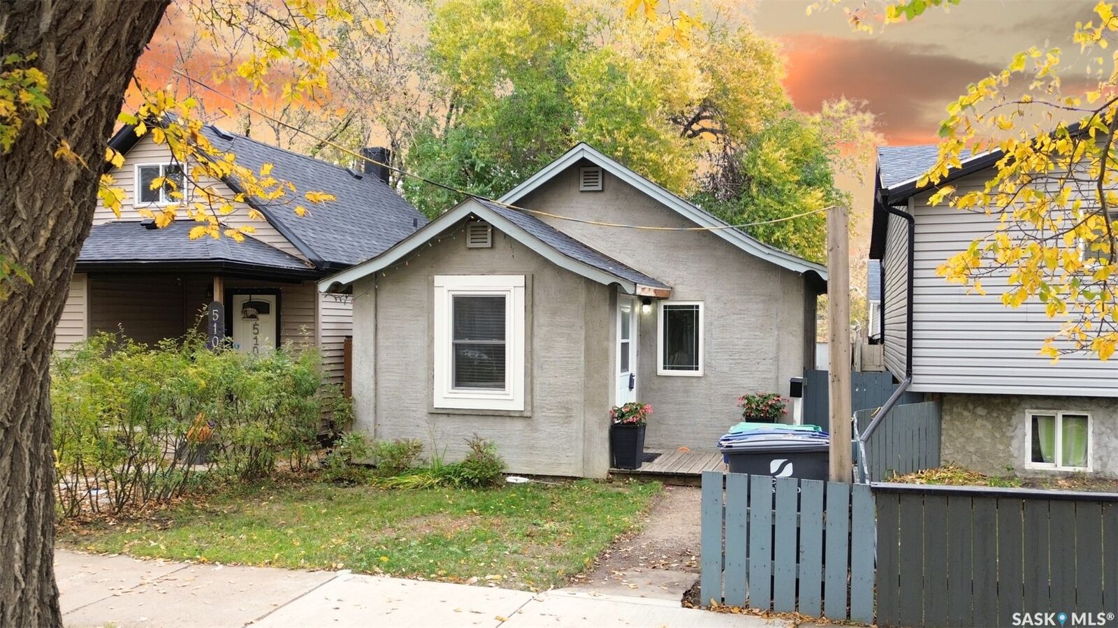 Property Photo:  512 J Avenue S  SK S7M 2A8 