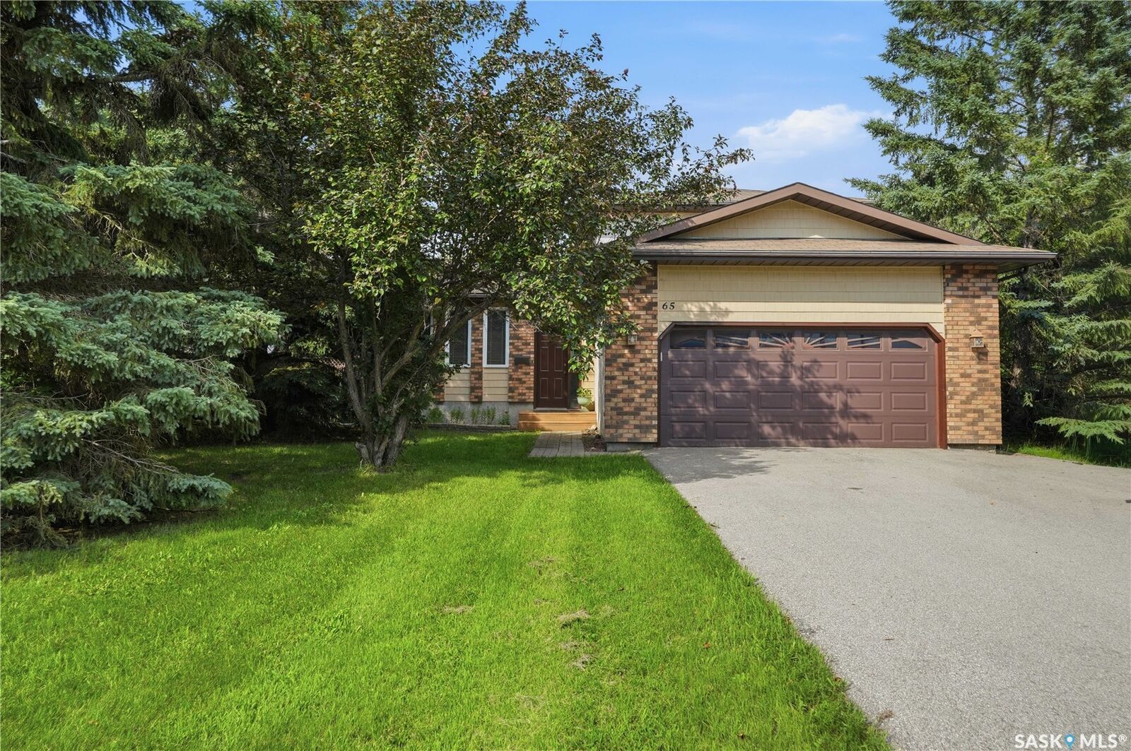 Property Photo:  65 Meadow Road  SK S4L 5B1 