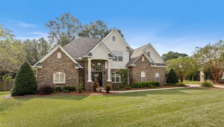 Property Photo:  208 Glen Oaks Dr.  AL 36301 