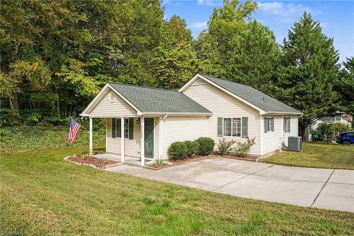 Property Photo:  2525 Stratford Crossing Drive  NC 27103 