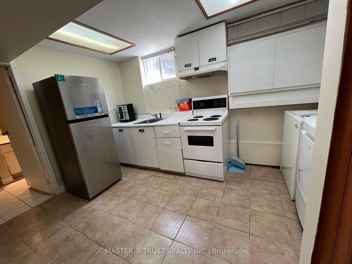 Property Photo:  3145 Ibbeston Crescent  ON L5C 1Z1 