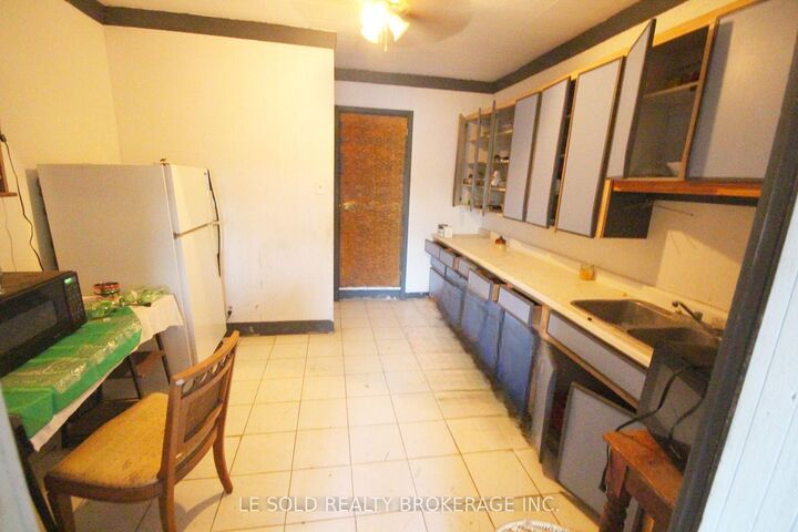 Property Photo:  2420 Providence Line Middle Unit  ON K9J 6X8 