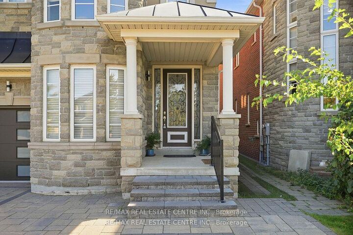 Property Photo:  3290 Erin Centre Boulevard  ON L5M 0K9 