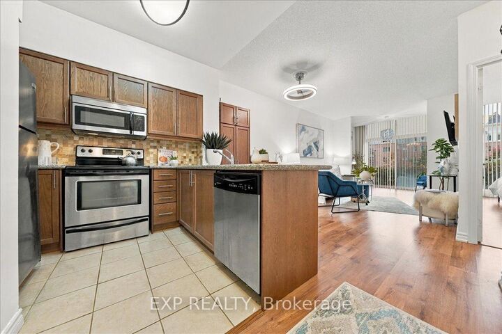Property Photo:  18 Harding Boulevard 117  ON L4C 0T3 