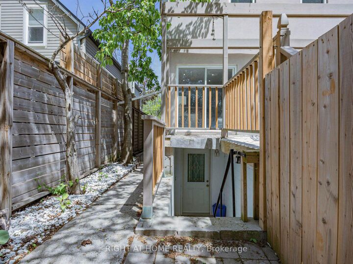 Property Photo:  20 Kildonan Drive Lower  ON M1N 3B5 
