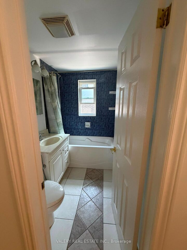 Property Photo:  425 Livingston Road N  ON M1E 1M5 