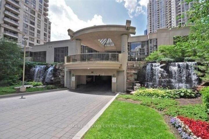 Property Photo:  3888 Duke Of York Boulevard 2023  ON L5B 4P5 