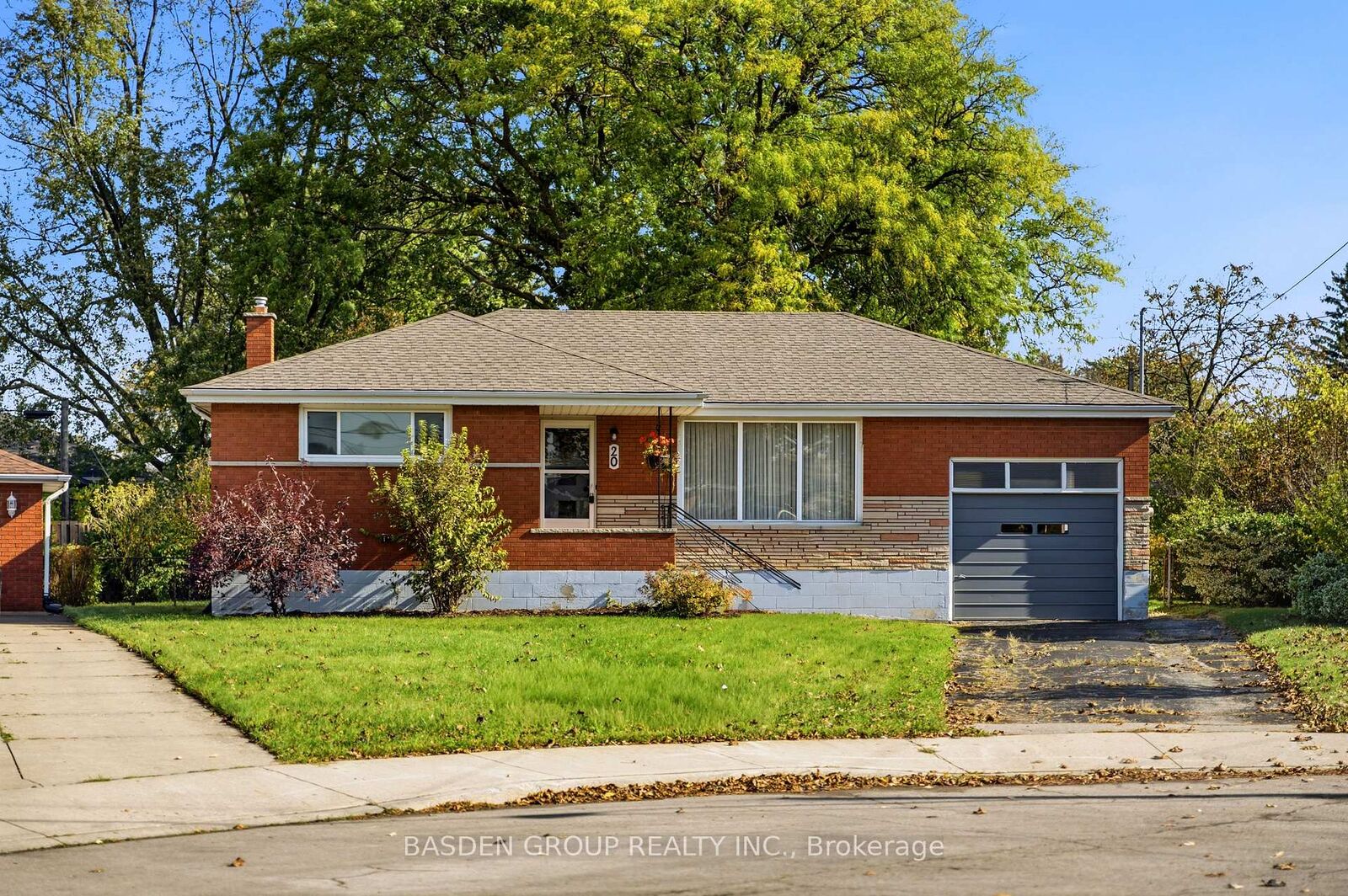 Property Photo:  20 Doreen Court  ON L8T 2M3 