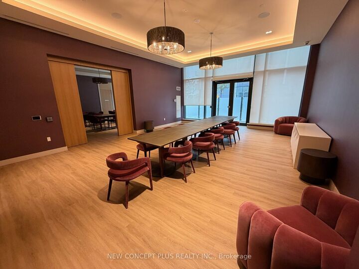 Property Photo:  8960 Jane Street E 521  ON L4K 0N9 