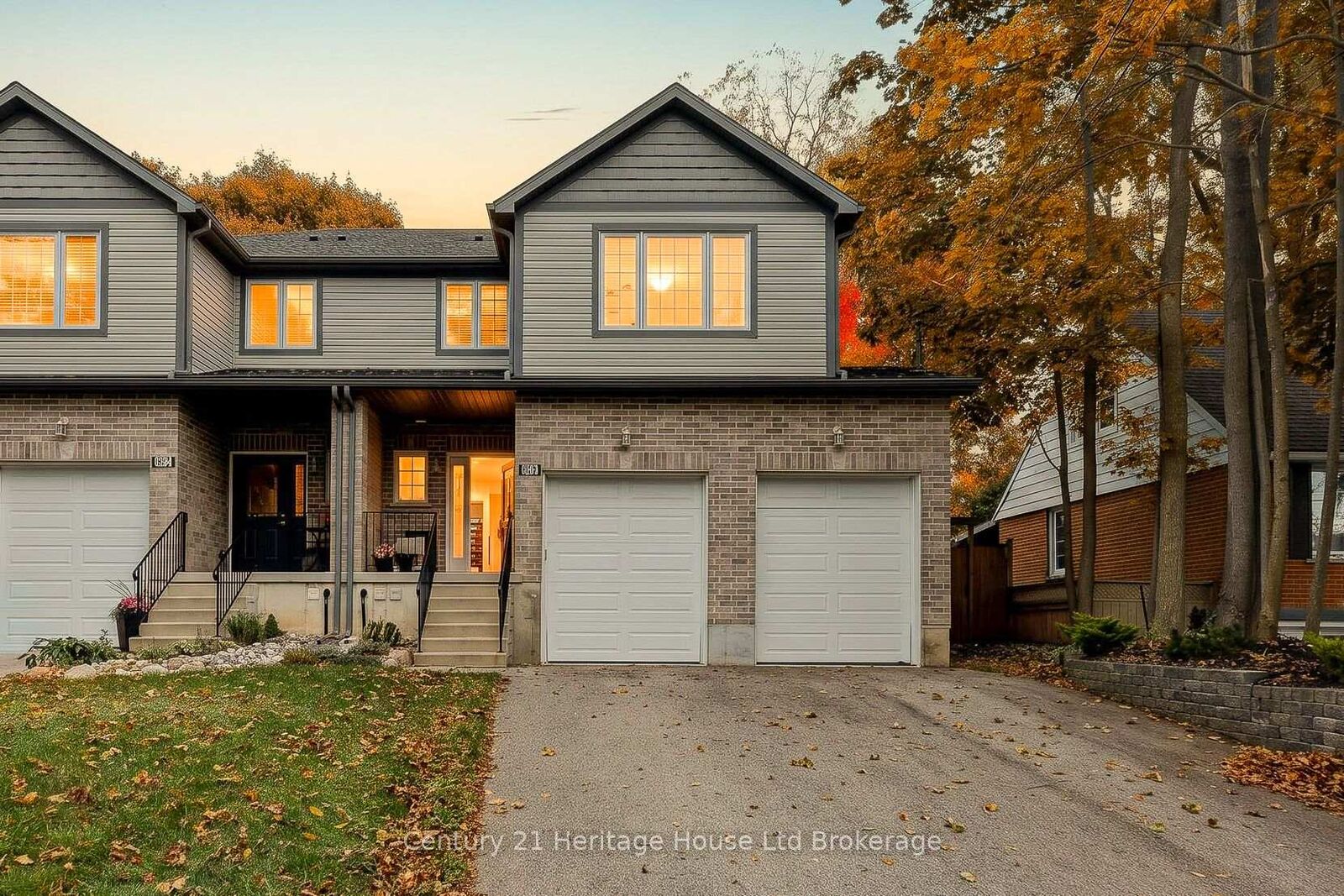 Property Photo:  205 Victoria Street S  ON N4S 3K3 