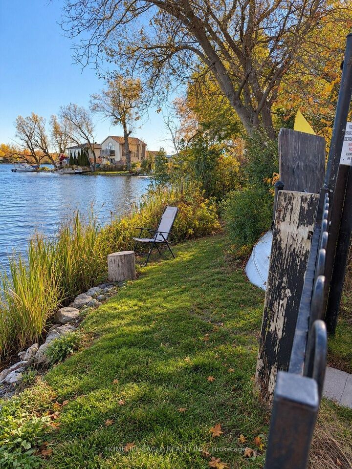 Property Photo:  10 Wildwood Avenue  ON L4E 3B3 