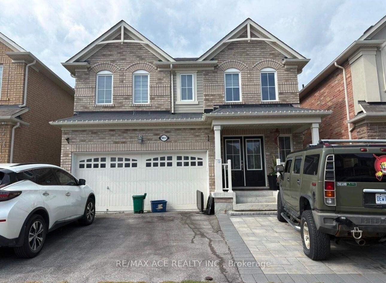 Property Photo:  1851 Parkhurst Crescent Room 1  ON L1X 0B1 