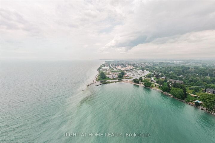 Property Photo:  50 Lakebreeze Drive 321  ON L1B 0V9 