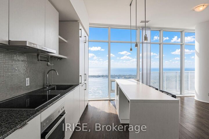 Property Photo:  100 Harbour Street 6910  ON M5J 0B5 