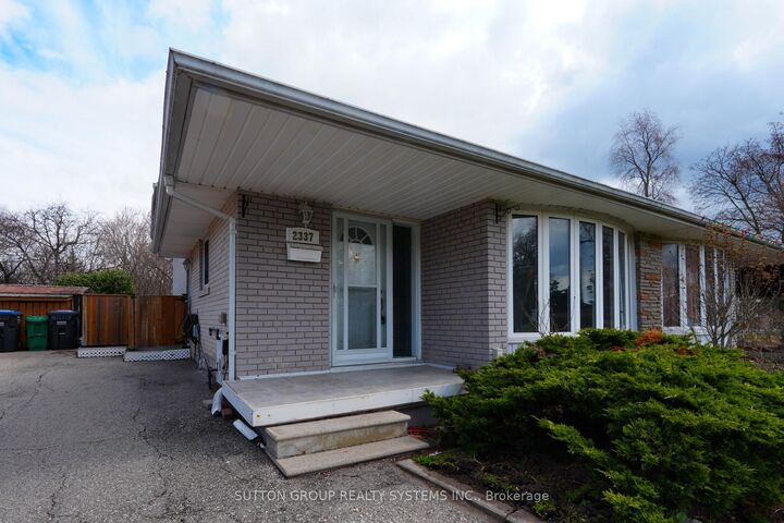 Property Photo:  2337 Padstow Crescent  ON L5J 2G2 