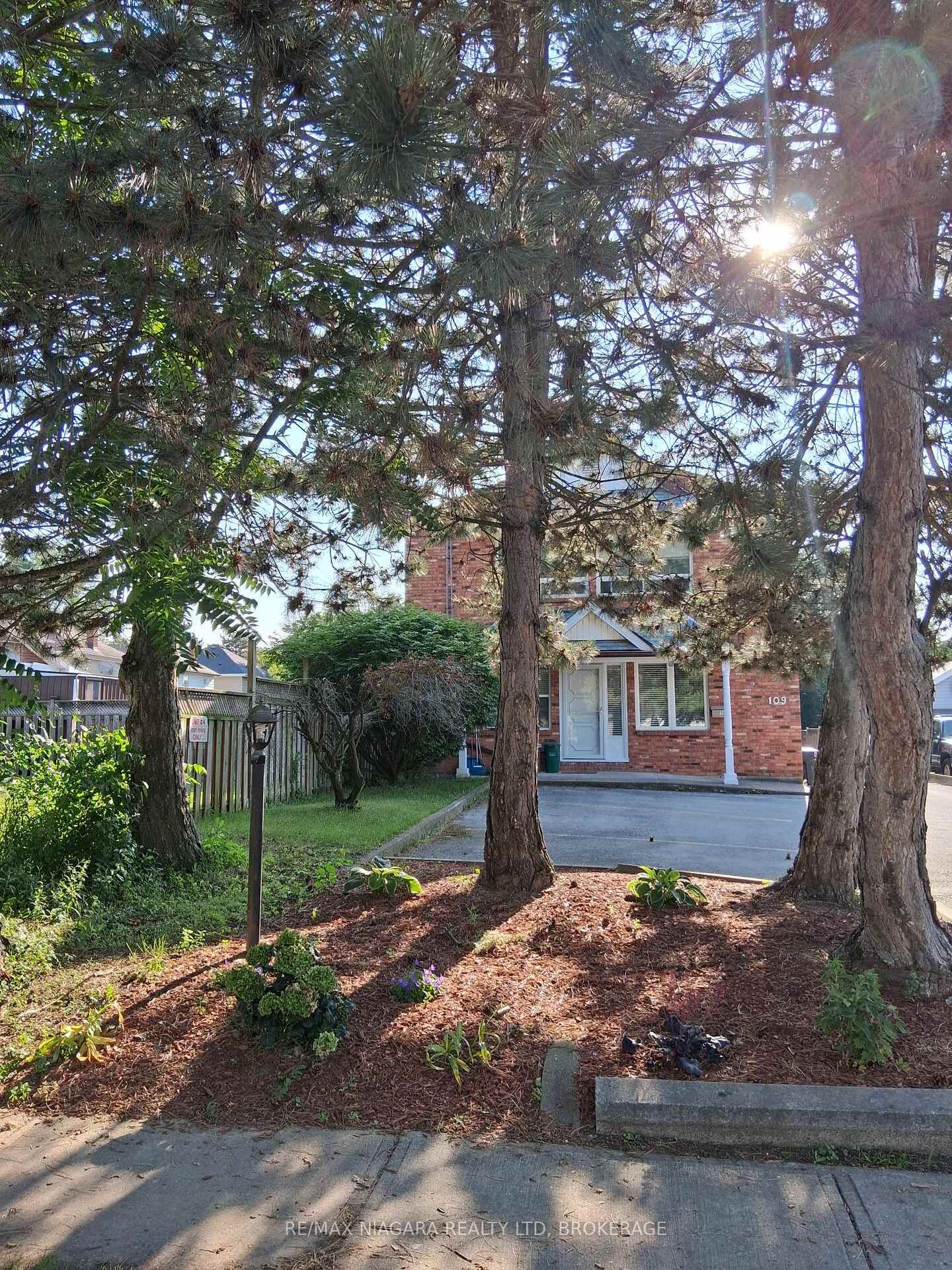 Property Photo:  109 George Street Unit 1  ON L2R 5P2 