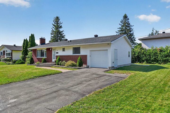 Photo de la propriété: 157 Lacroix Avenue ON K1E 1K2