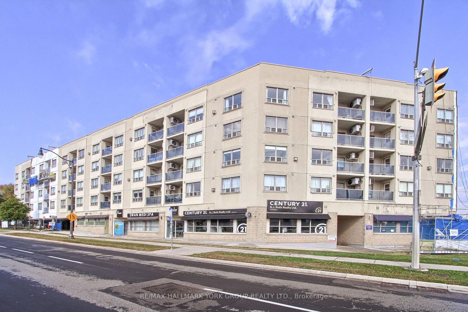 Property Photo:  160 Wellington Street E 304  ON L4G 1J3 