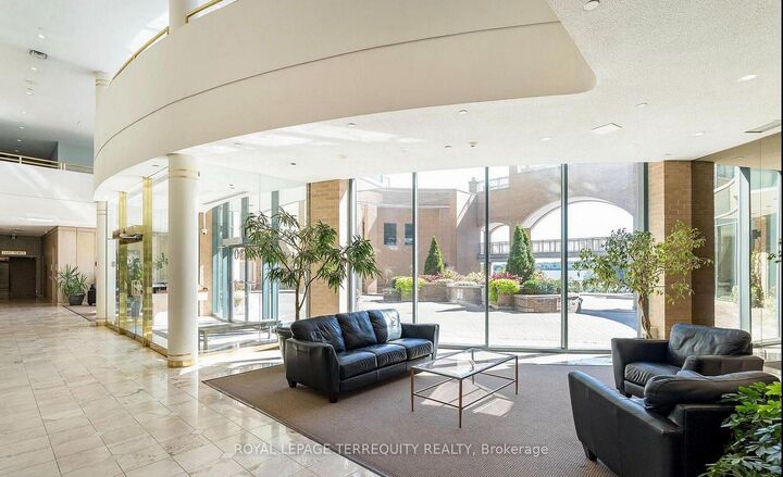 Property Photo:  140 Dunlop Street E 1005  ON L4M 6H9 