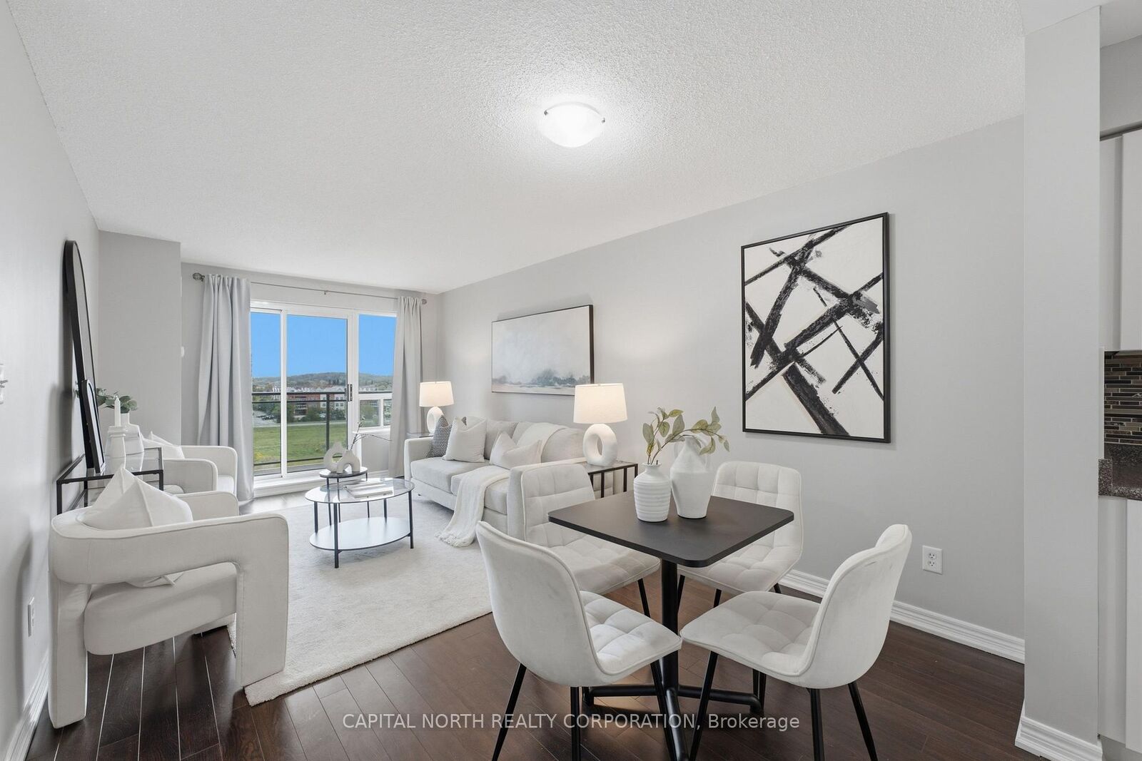 Property Photo: 39 Oneida Crescent 711 ON L4B 4T9