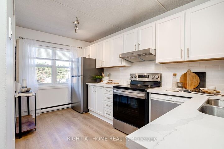 Property Photo:  580 Mary Street E 207  ON L1N 2R3 