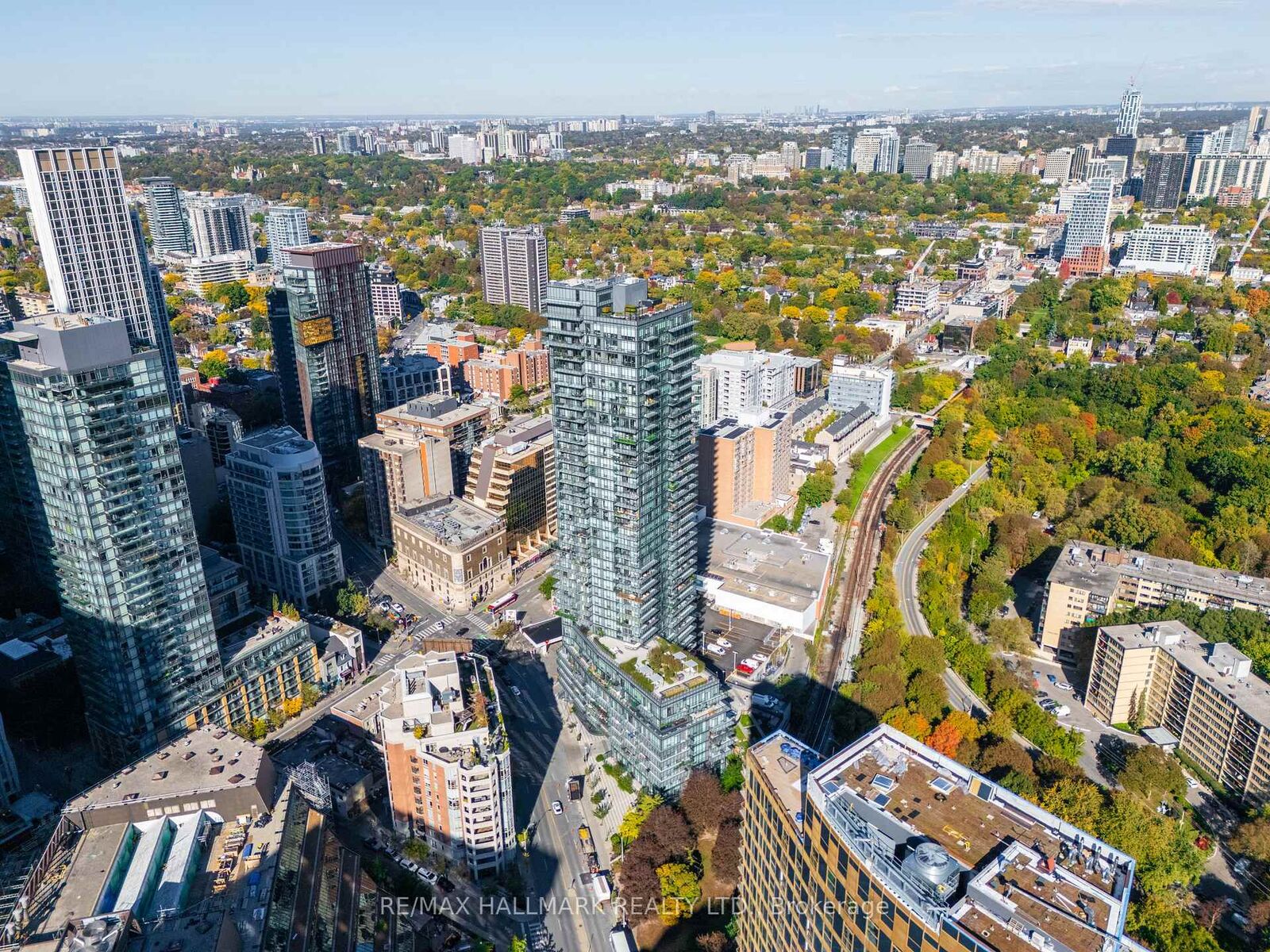 Property Photo:  825 Church Street 2708  ON M4W 3Z4 