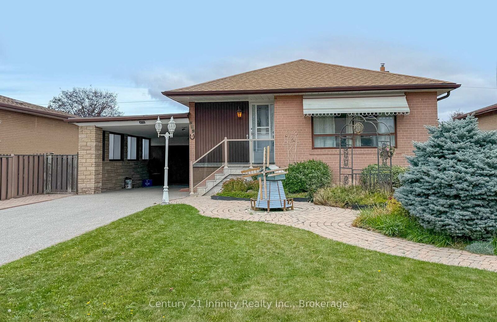Property Photo:  879 Antonio Street  ON L1W 1T4 