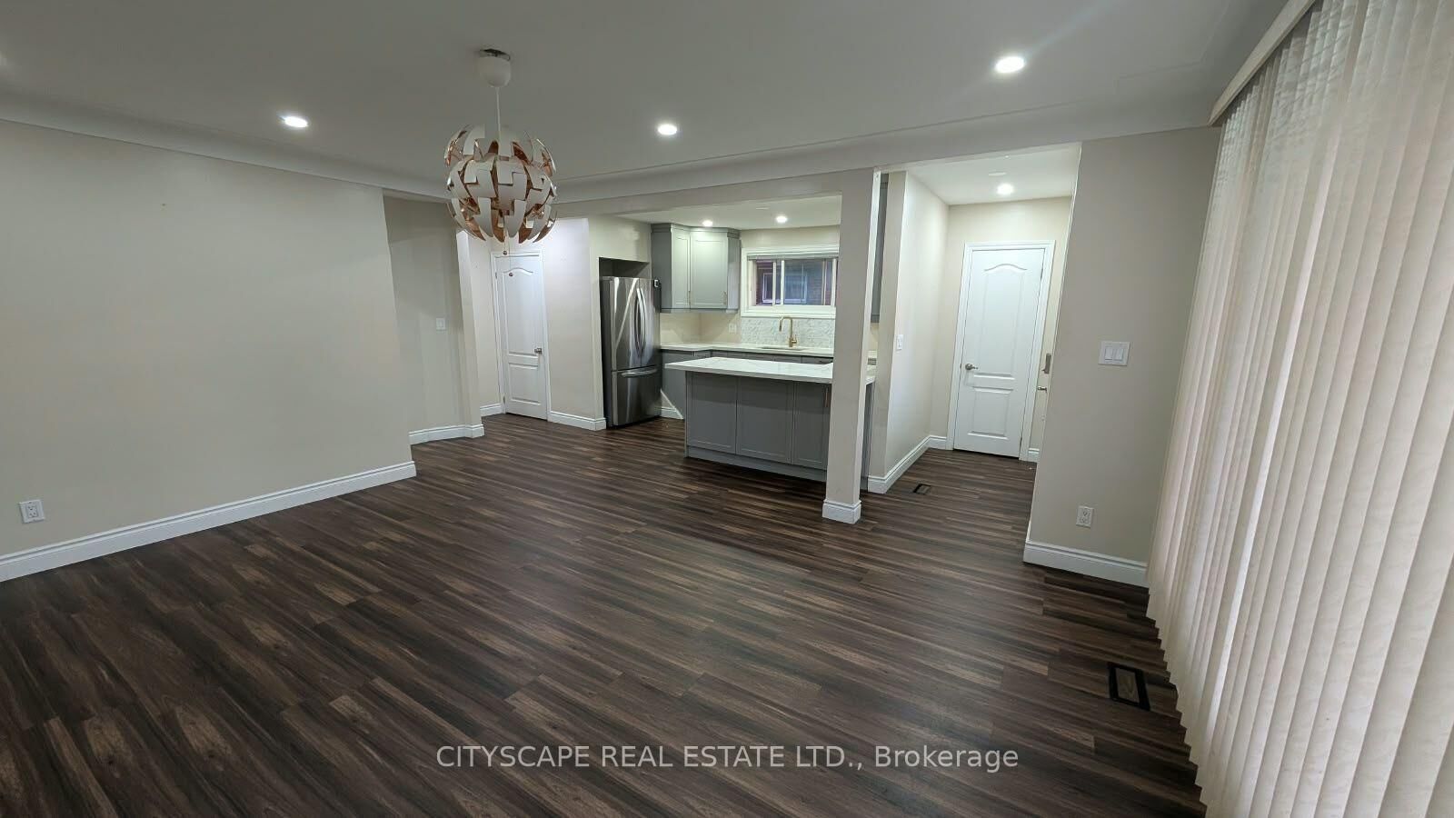 Property Photo:  57 Clarendon Avenue Main  ON L9A 2Z9 