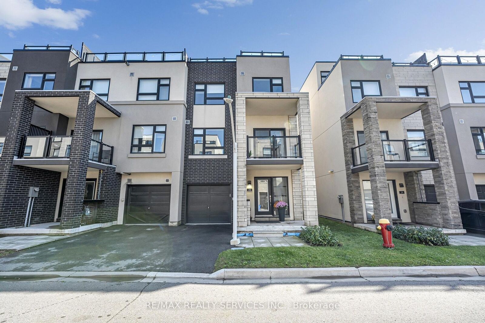Property Photo:  1121 Cooke Boulevard 35  ON L7T 0C3 