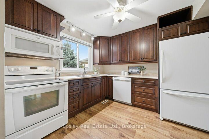 Property Photo:  255 Northlake Drive Unit 28  ON N2V 1Z2 