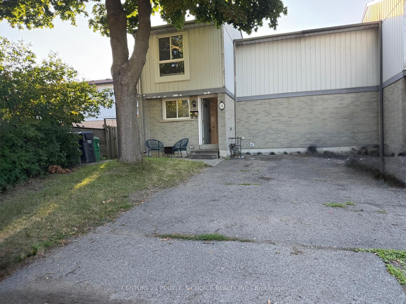 Property Photo:  10 Juliana Square  ON L6S 2L4 