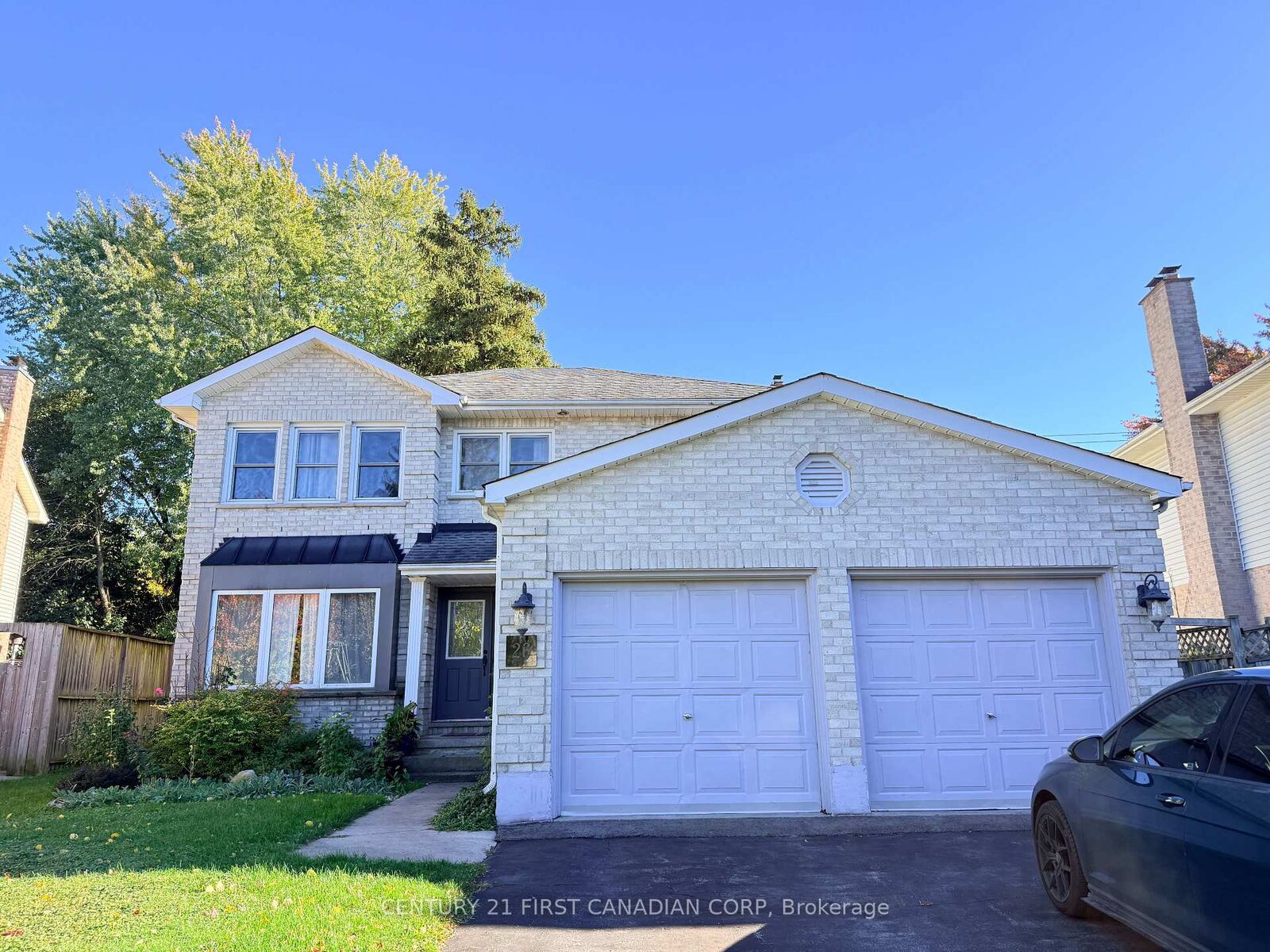 Property Photo:  26 Colonial Crescent  ON N6H 4X3 