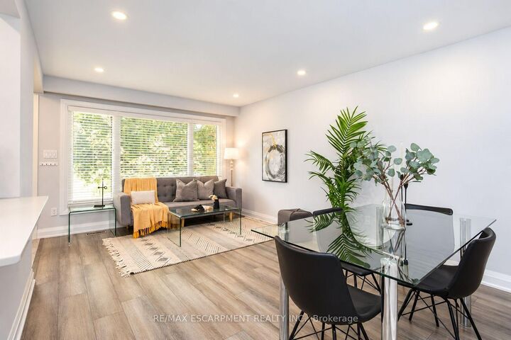 Property Photo:  576 Turner Drive Main  ON L7L 2W7 