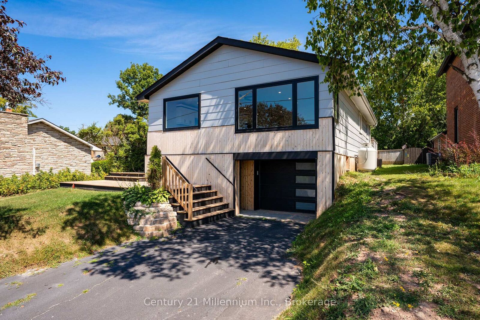 Property Photo:  873 9th Avenue E  ON N4K 3E8 