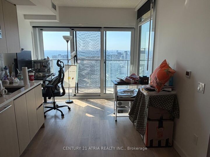 Property Photo:  3 Concord Cityplace Way 5515  ON M5V 0X4 