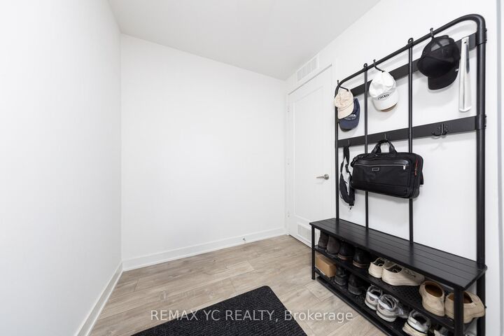 Property Photo:  135 Lower Sherbourne Street 1464  ON M5A 1Y4 