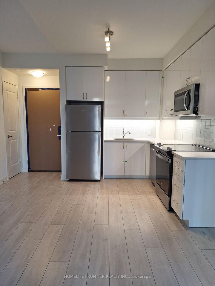 Property Photo:  4955 Yonge Street 1018  ON M2N 0L8 