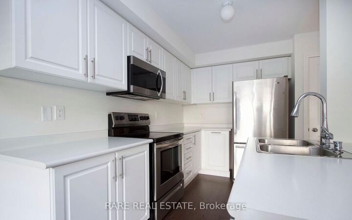 Property Photo:  1 Queen Alexandra Lane  ON L1C 7E5 